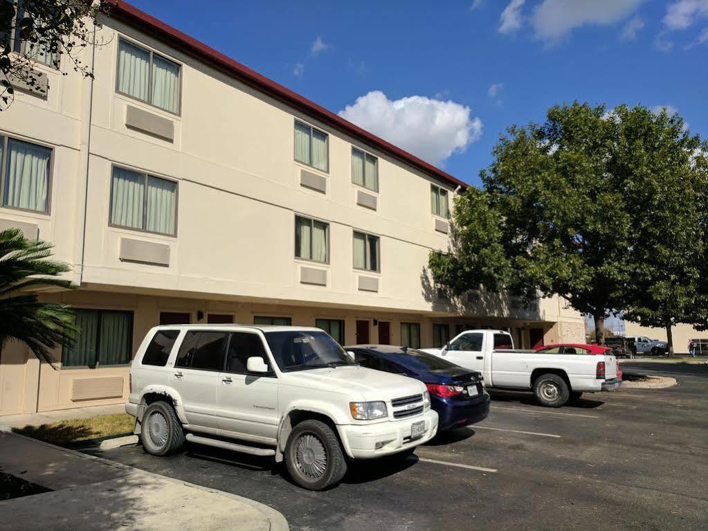 Red Roof Inn San Antonio Airport Dış mekan fotoğraf
