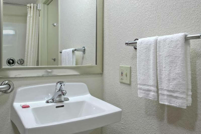 Red Roof Inn San Antonio Airport Dış mekan fotoğraf